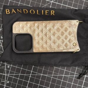 Bandolier Sheila pyramid iPhone 14 Pro case crème/gold